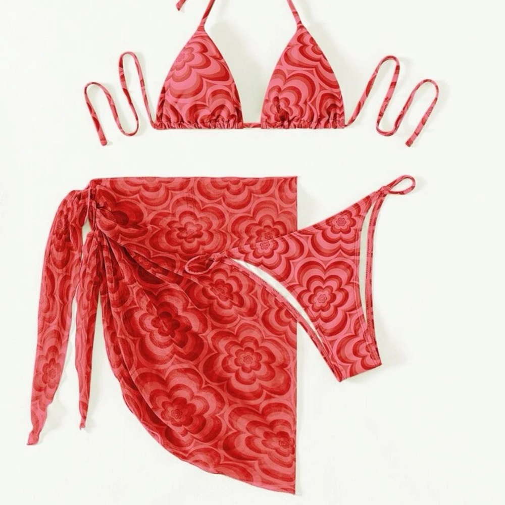 Red bikini - Picture 2 of 4